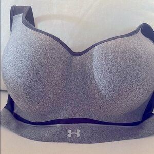 Under Armour Gray and Black Sports Bra Seamless Design
